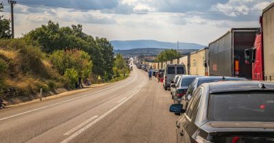 Korek na osiem kilometrów przed granicą z Czechami w Kudowie-Zdroju