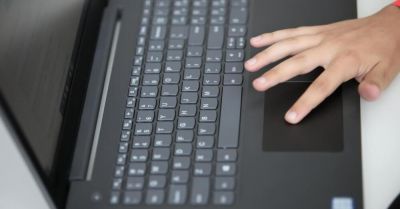 Miłość z internetu mniej intensywna? Wyniki międzynarodowych badań